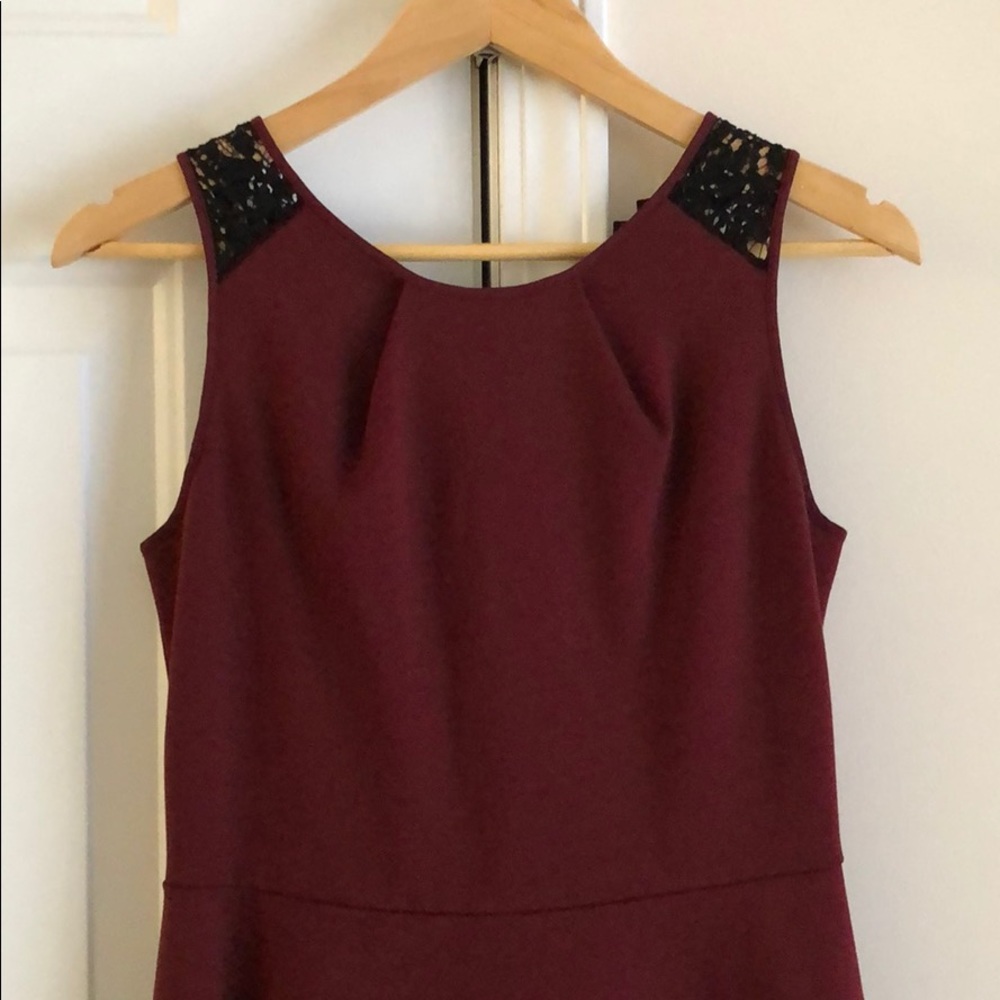 Mossimo maroon dress w/lace‎ details size small - Picture 2 of 5